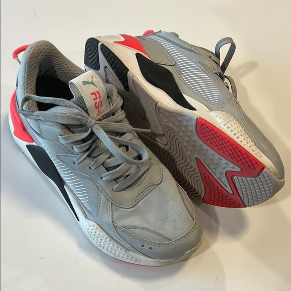 Puma - pink, gray, and black, 8.5 running shoe - Picture 1 of 9